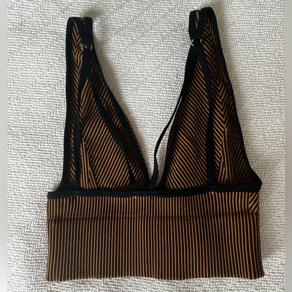 Urban Outfitters black & brown crop top - Picture 2 of 2